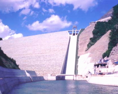 水上温泉 山楽荘 周辺の観光案内<奈良俣ダム>